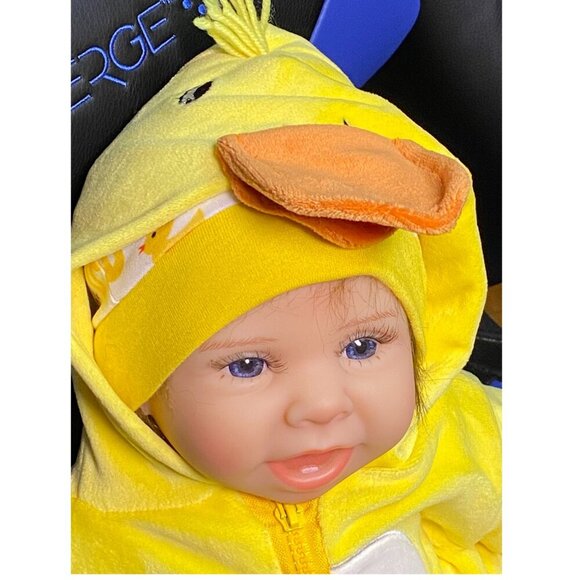 REBORN BABY DOLL BRAND NEW, IMMACULATE CONDITION, COMPLETE IN BOX FOR CHRISTMAS - Picture 2 of 11